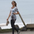 Grávida, Grazi Massafera faz caminhada no Rio.